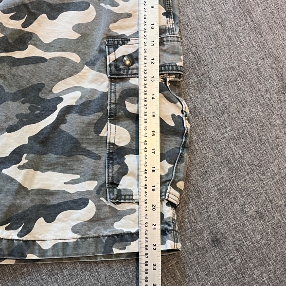 Carhartt Camo Relaxed Fit Cargo Short - Men's Size 38 - Green - Picture 6 of 7